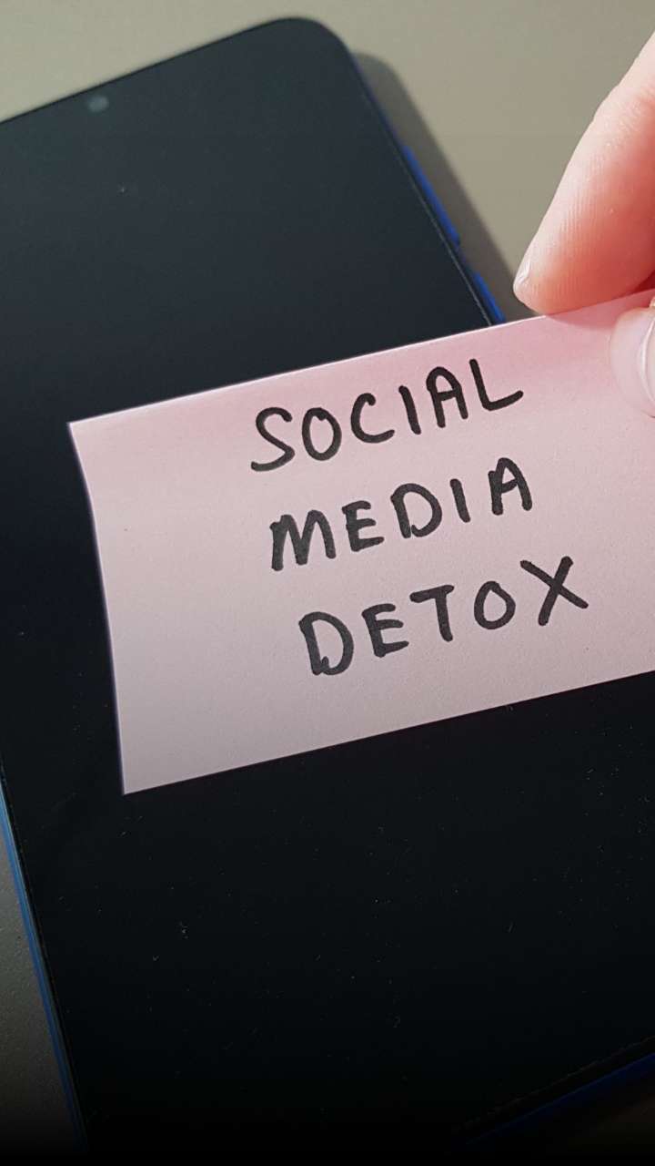 Stop Scrolling Now! Check Out Top Mental Health Benefits Of Social Media Detox