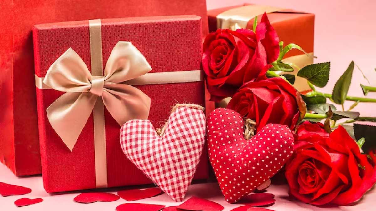 Valentine Day 2024: पार्टनर  को इम्प्रेस करने के लिए घर पर बनाएं ये Customised Gift