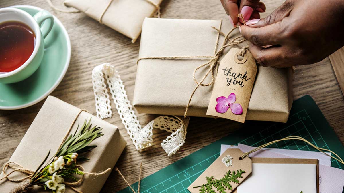 DIY Hug Day Gifts To Bring A Smile On Your Partner’s Face