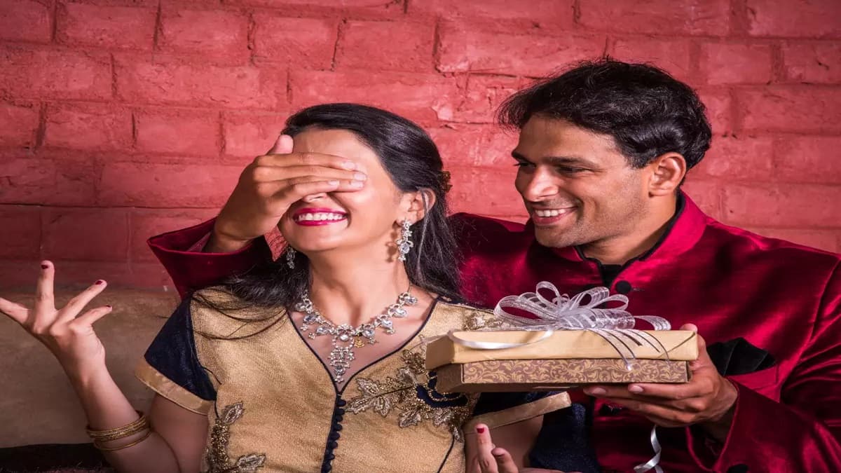 Best Karwa Chauth Gifts For Wife To Celebrate Love And Connection!