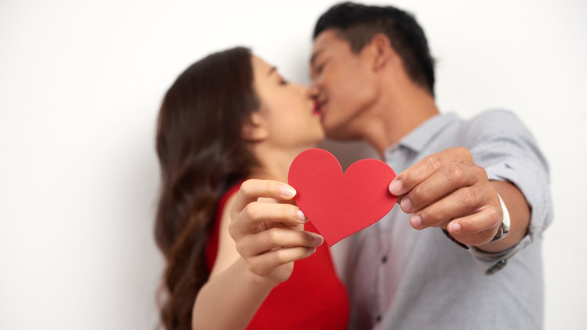 kiss day  valentine week significance