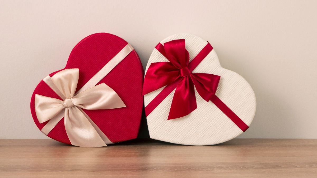Valentine's Day 2024: Keep Your Partner's Gift In This Direction To Strengthen Your Bond