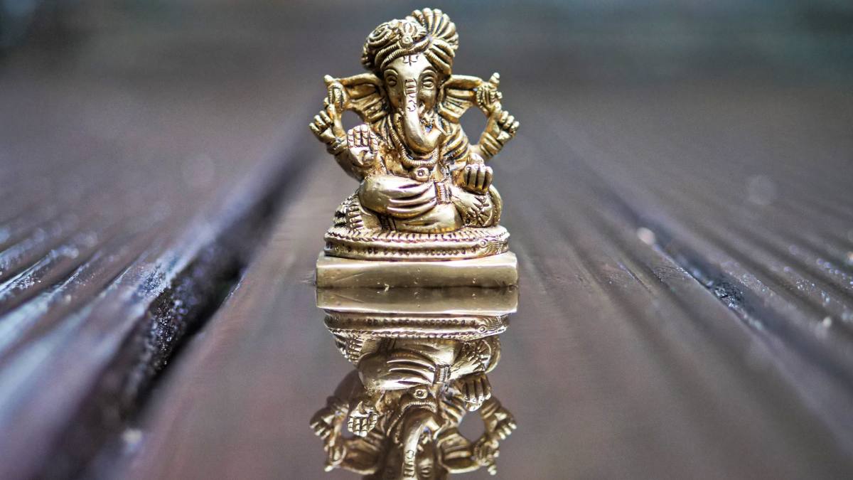 Vastu Tips: Should You Keep Idols Of God On Work Desk? Expert Weighs In