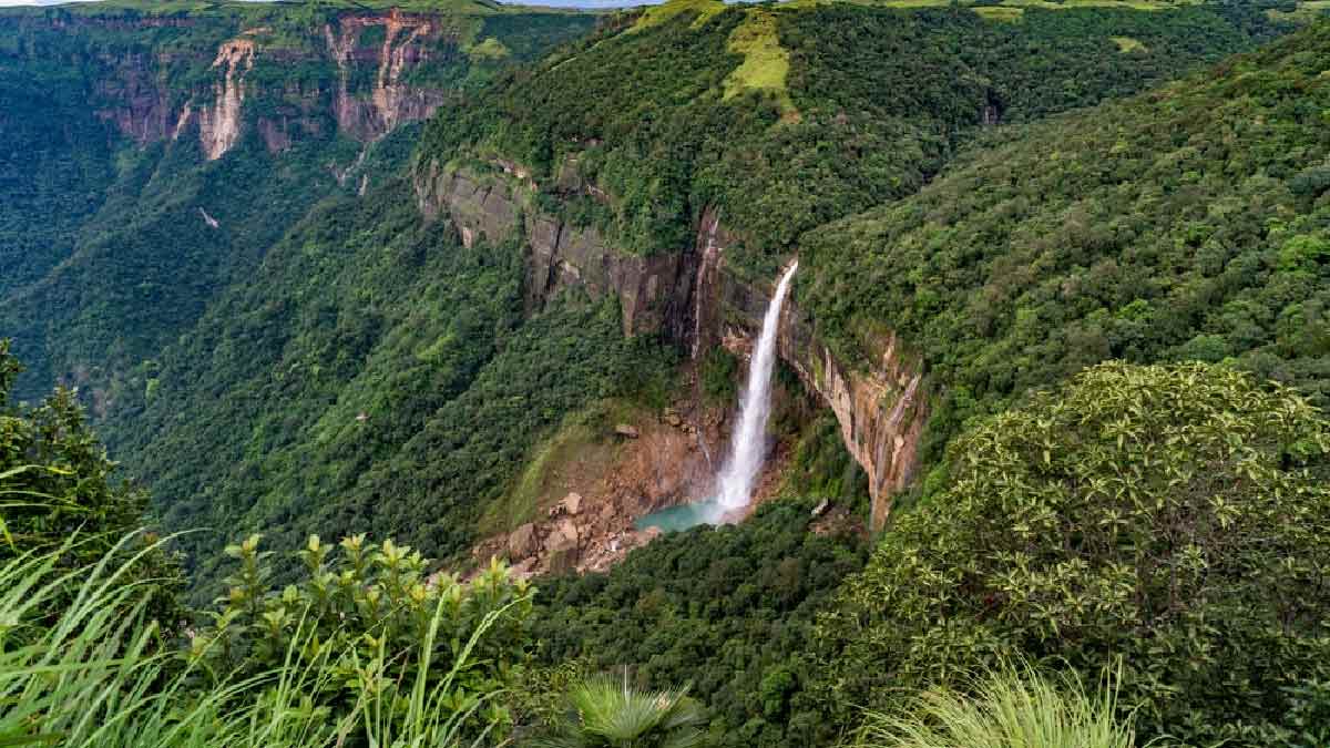 waterfalls to see in northeast india